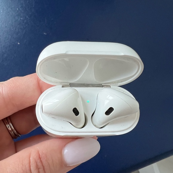 Apple AirPods 2nd Generation